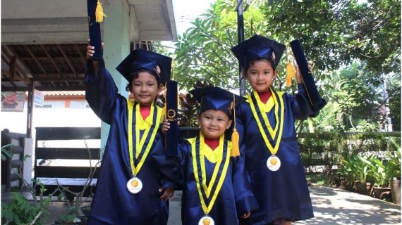 Harga Set Baju Toga Wisuda Anak TK PAUD